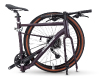 Le CHANGE Folding Gravel Bike combine la commodité du pliage avec les performances d'un vélo de route, idéal pour les trajets urbains et en plein air.