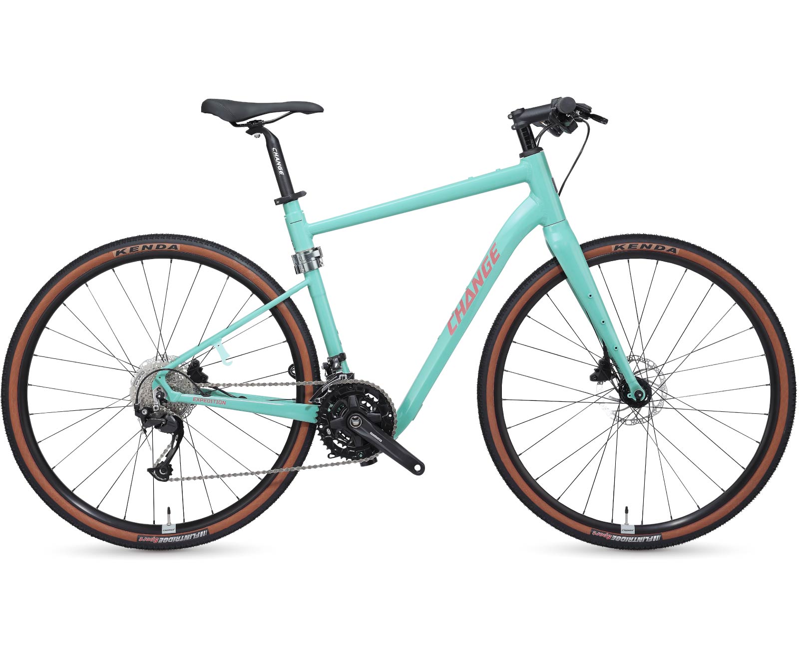 Le vélo gravel CHANGE est conçu pour s’adapter à tous les terrains, combinant vitesse et confort — un choix idéal pour les longues randonnées.